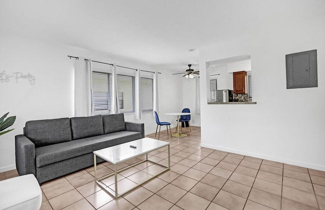 Cozy Beachfront Retreat Near Marina & Dining - Foto 1