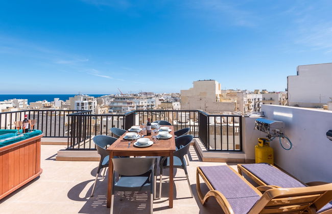 Seashells Penthouse Hot Tub Seaview by Getaways Malta - Foto 5