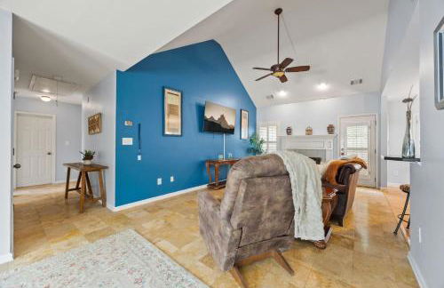 Relaxing 3BR Duplex Home w/ Pool & Patio - Foto 19