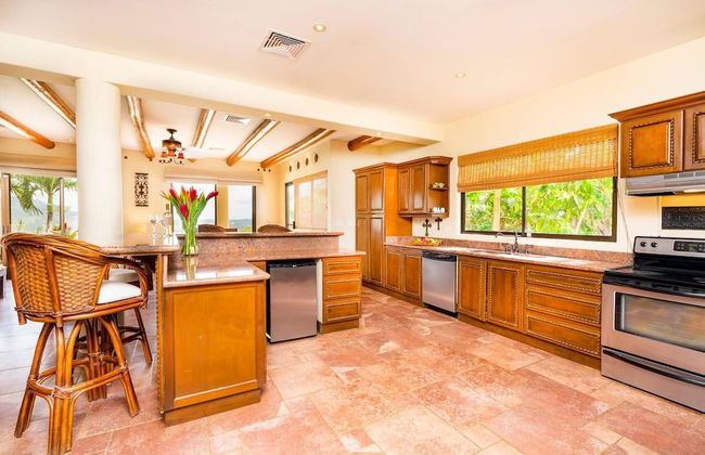 Hacienda-style Villa With Pool and Sweeping Ocean Views Above Potrero - Photo 13