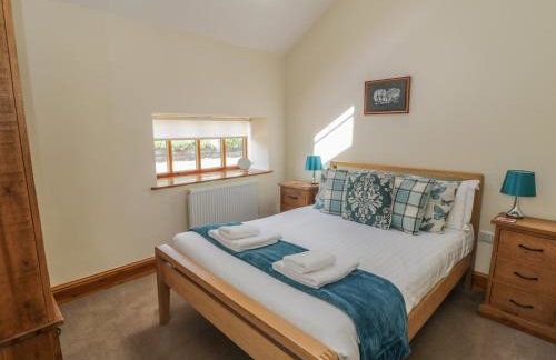 Calf House - Photo 9