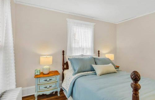 Classic West Hartford Center Apartment - Foto 6