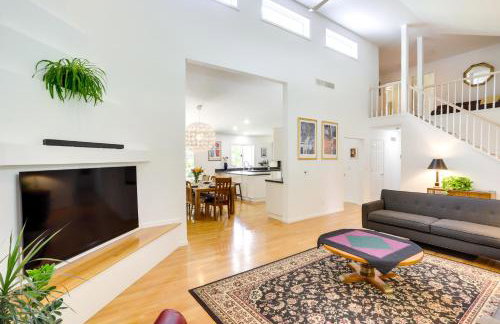 Modern and Spacious Home - 6 Mi to Dtwn South Bend - Foto 6