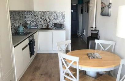 Beachfront with balcony 1st Floor apartment "The Beaches" - Photo 11