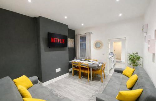 Emerald Living - Hanley, Stoke-on-Trent, sleeps 5, with free parking! - Foto 1