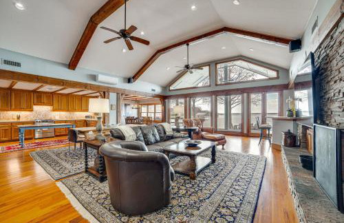 Stunning Lakefront Malakoff Home with Dock and Deck - Foto 5