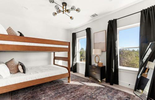 Designer Home with Hot Tub BBQ & Hill Views - Foto 34