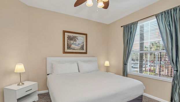 Cozy Condo W/private Balcony Steps to Conv. Ctr - Foto 2, Servicios del alojamiento