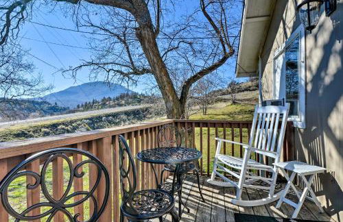Cottage with Fire Pit and Deck on The Klamath River! - Foto 1
