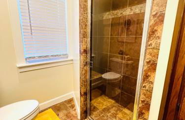 Spacious 6BR Home - Near Top Attractions - Photo 55