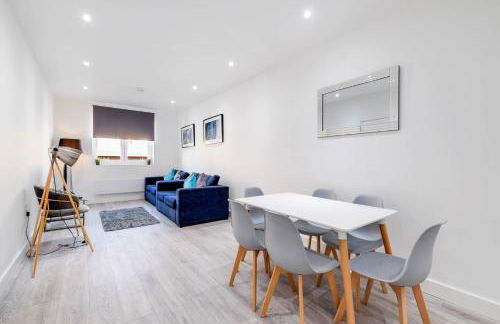 Luxurious 1 Bed Serviced Apartment with Wi-Fi - Photo 32