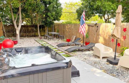 After Hours - Wilton Drive and Jacuzzi - Foto 2