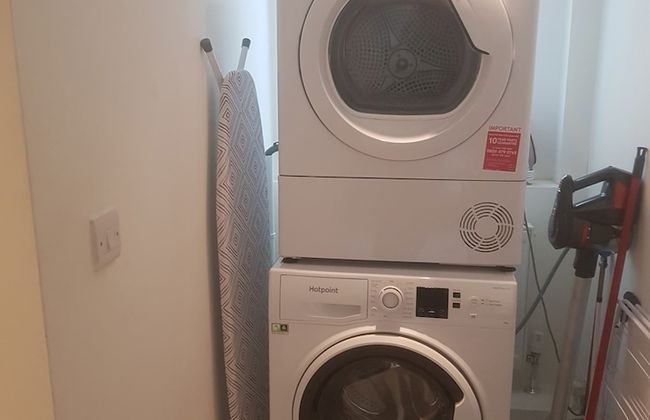 Lovely Large Garden Flat - Photo 4