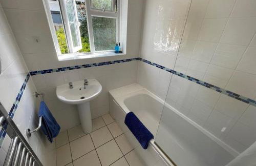 AVON BEACH RETREAT by BOURNECOAST- A Lovely Bungalow by the Sea with a Garden and Parking - HB2087 - Foto 10