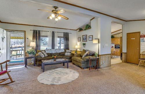 Pool, Large Porch! Country Home Near Roaring River - Foto 6