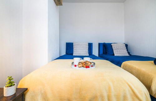 2 Bedroom House, 5 Single Beds, Fast WiFi - Photo 4