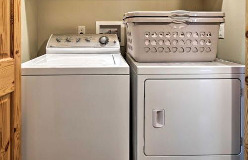 Lakefront Wisconsin Cabin with Boat Dock! - Foto 12