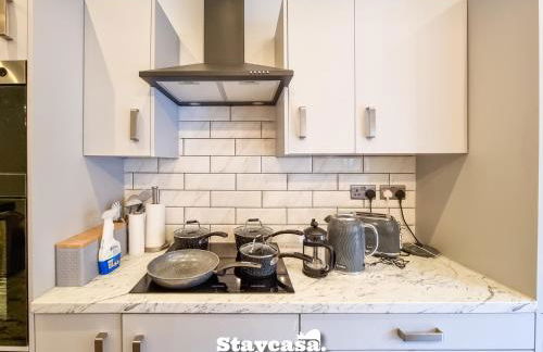 Spacious 6-Bed with Large Patio and Free Parking - Foto 9