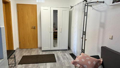 Tornower Waldhäusl, perfekt gelegen 60 km vor Berlin, auf der Schwelle zum Spreewald und nahe Tropical Islands - Foto 3, wardrobe