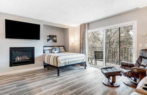 Newly Remodeled Top-floor Condo near Downtown Bend - Photo 21