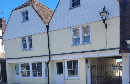 Milton House - Photo 1