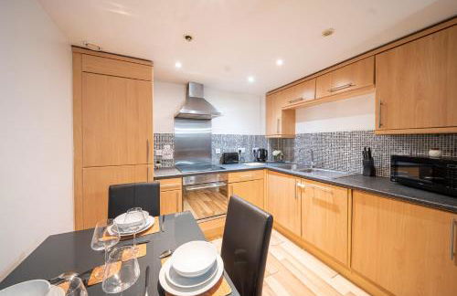 Spacious 2 Bedroom 6 Minute Drive from Huddersfield Town Centre - Ideal Stay - Foto 7