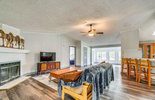 Charming Farmhouse in Morriston with Fenced Yard - Foto 6