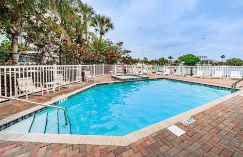 Waterfront Breeze Condo - Photo 3