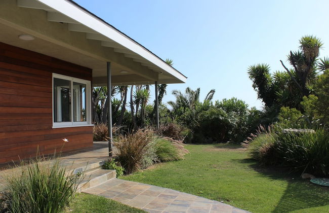 Bluff by Avantstay Gorgeous Malibu Getaway w/ Hot Tub & Spectacular Ocean Views - Photo 22