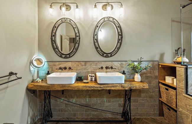 The Bigwood Cabin by Avantstay Hot Tub, Firepit, Pool Table, Private Yard - Photo 43