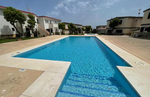 Bajo con jardín y piscina frente a Cala Forcat. - Foto 1