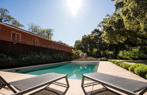 Serene Vineyard Chateau with Pool, Hot Tub, BBQ - Foto 27