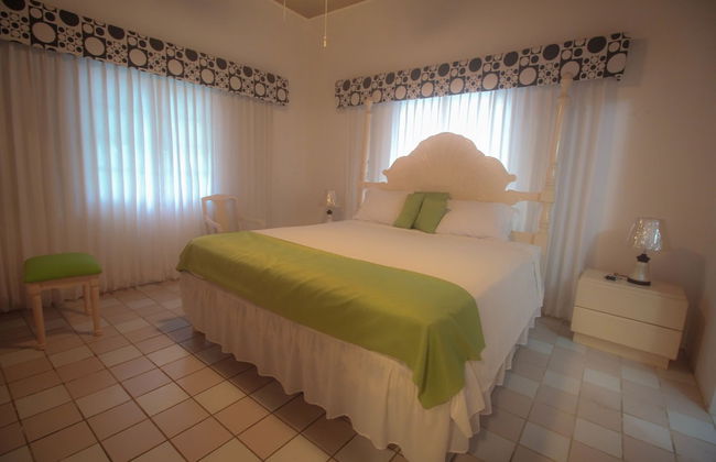 Kenwood Villa - Photo 8