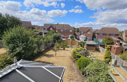Quiet 3 bed semi with off street parking - Foto 42