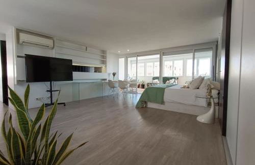 Spacious Studio by the University - Photo 4