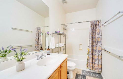 Getaway with Hot Tub Near Peoria Mountain Preserve! - Foto 15