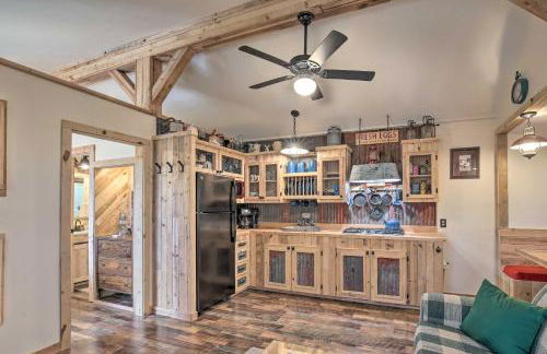 Kerrville Converted Barn Tiny Home with Kayaks! - Foto 6