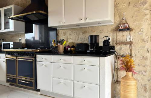 Le So Art, grande maison 4 chambres, terrain de pétanque, grand jardin clos, flipper, babyfoot, jeux Arcade, ping pong,1 km mer, proche golf, Port en Bessin, Bayeux et plages du débarquement, adaptée enfants - Foto 22