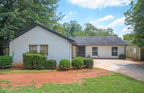 Family & Dog Friendly 4BD-3BA in Stone Mountain - Foto 34