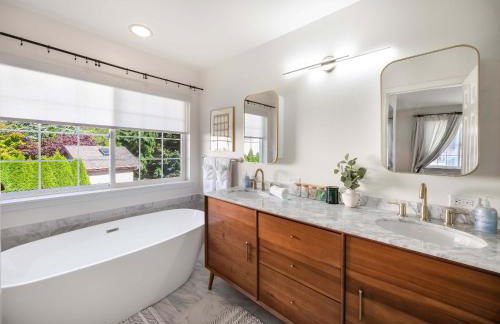 Kirkland Elegant 4B 2 5B Family Retreat with Designer Decor - Photo 61