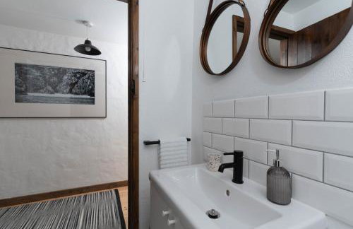 Naut Retreat, The Big Barn - Spacious & cosy cottage, walk to Porthcurno beach, Pedn Vouder & Minack Theatre - Photo 46