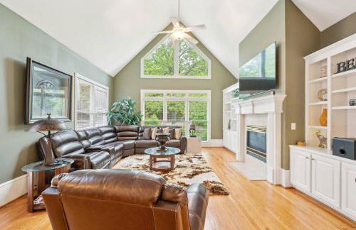 Elegant 5BR Retreat Pool & Yard - Foto 34