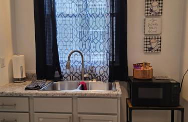 Relaxing Downtown 1 Bed, Dog Friendly Apartment with Deck, Dog Exercise Area - Foto 37