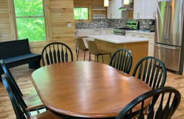 Perfect Maine Getaway in a Newly Renovated Cabin! - Foto 8