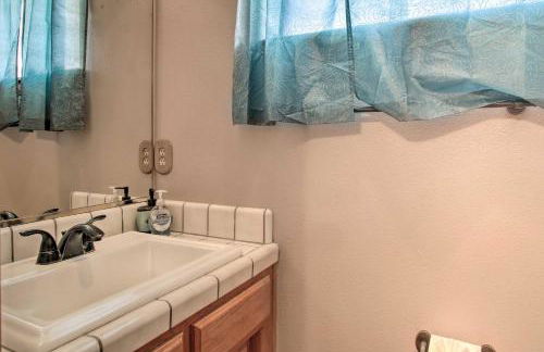 Spacious Lancaster Family Ranch - BBQ and Patio - Foto 23