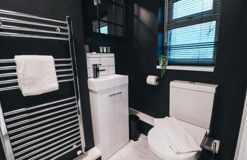 Hamilton House by Solace Stays - Photo 13