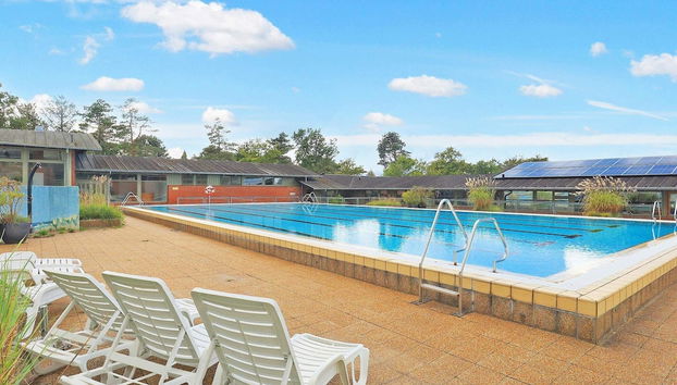 6 Person Holiday Home on a Holiday Park in Gilleleje - Foto 4, Piscina