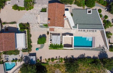 Luxury Jerini Estate - Photo 18