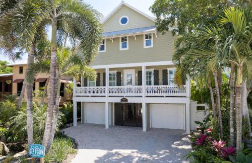 Sea U Soon - Premier 4 Bedroom Villa with Heated Pool - Photo 1