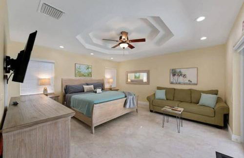 Home with pool by Dream Vacation - Foto 35